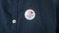 I love my Job Button mit Magnet auf Hemd
