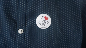 I love my Job Button mit Magnet auf Hemd